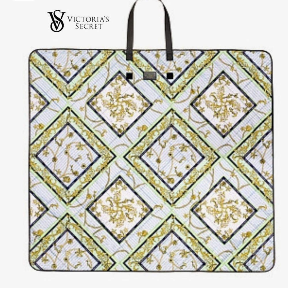 Victoria's Secret Limited Edition Fold-and-Packable Outdoor Blanket - Picture 3 of 16